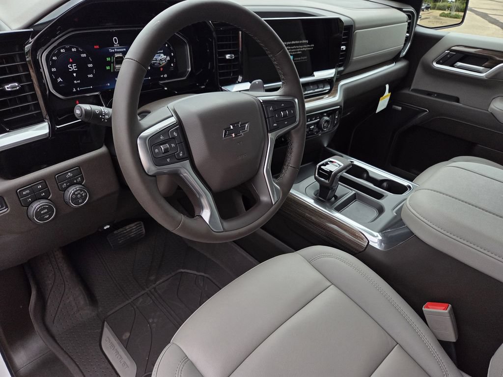 New 2026 Chevrolet Silverado 1500 RST w/ Redline Edition AWD/4WD image 16