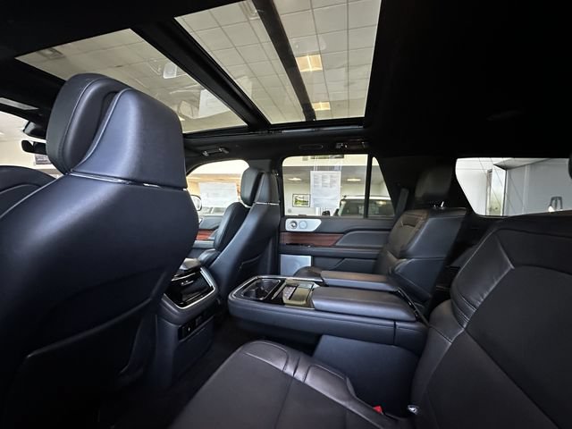 Certified 2024 Lincoln Navigator Reserve AWD/4WD image 17