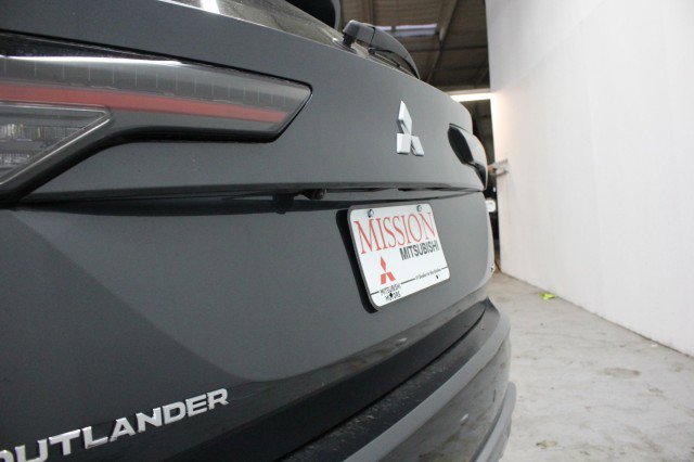 New 2026 Mitsubishi Outlander SE image 4