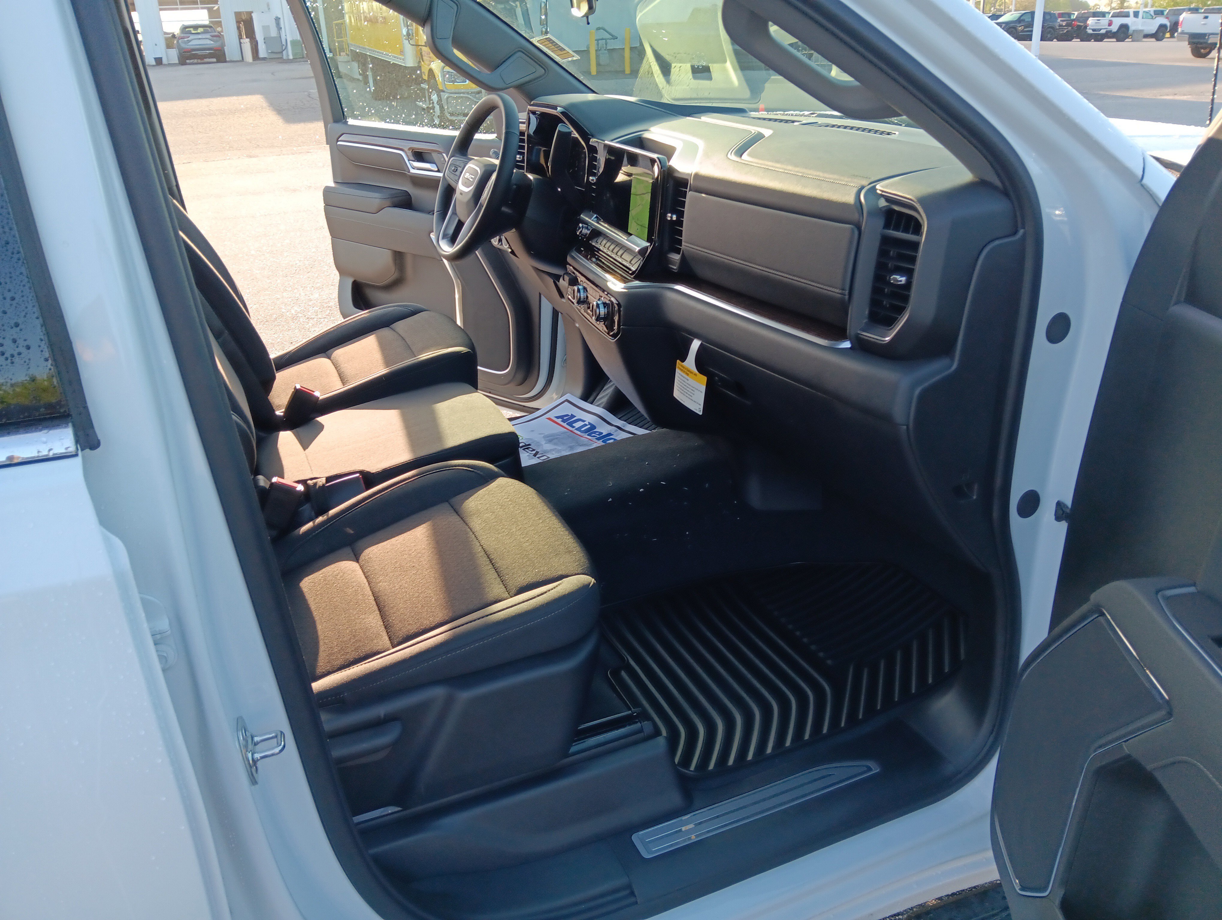 New 2026 GMC Sierra 1500 SLE image 17