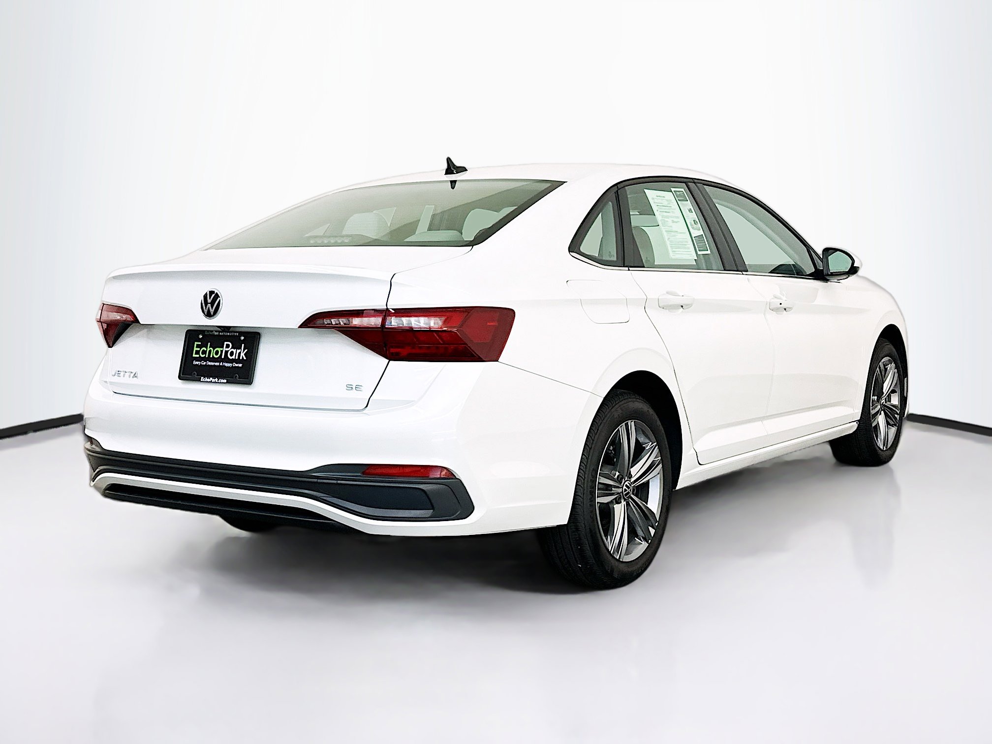 Used 2024 Volkswagen Jetta SE image 9