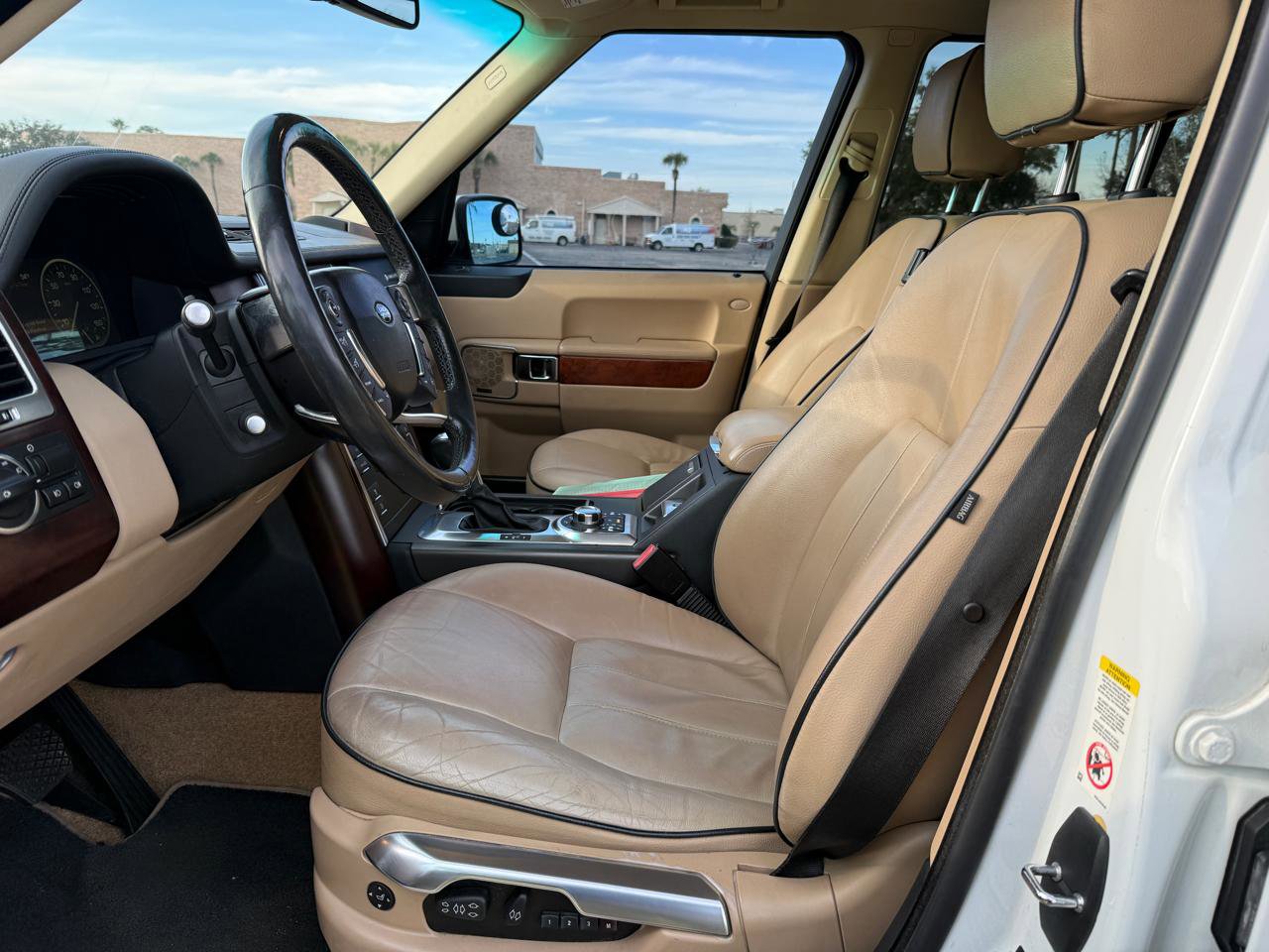 Used 2012 Land Rover Range Rover HSE image 13