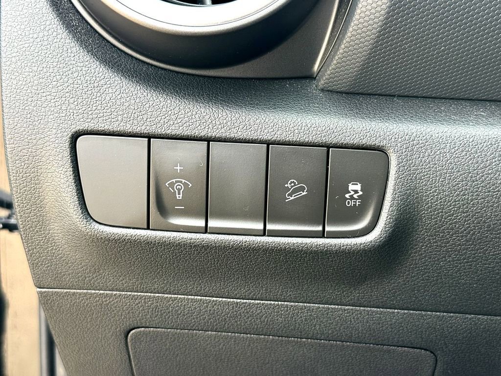 Used 2022 Hyundai Kona SEL w/ Cargo Package image 17