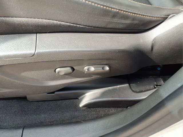 Used 2021 Chevrolet Trax LT w/ LT Convenience Package image 12