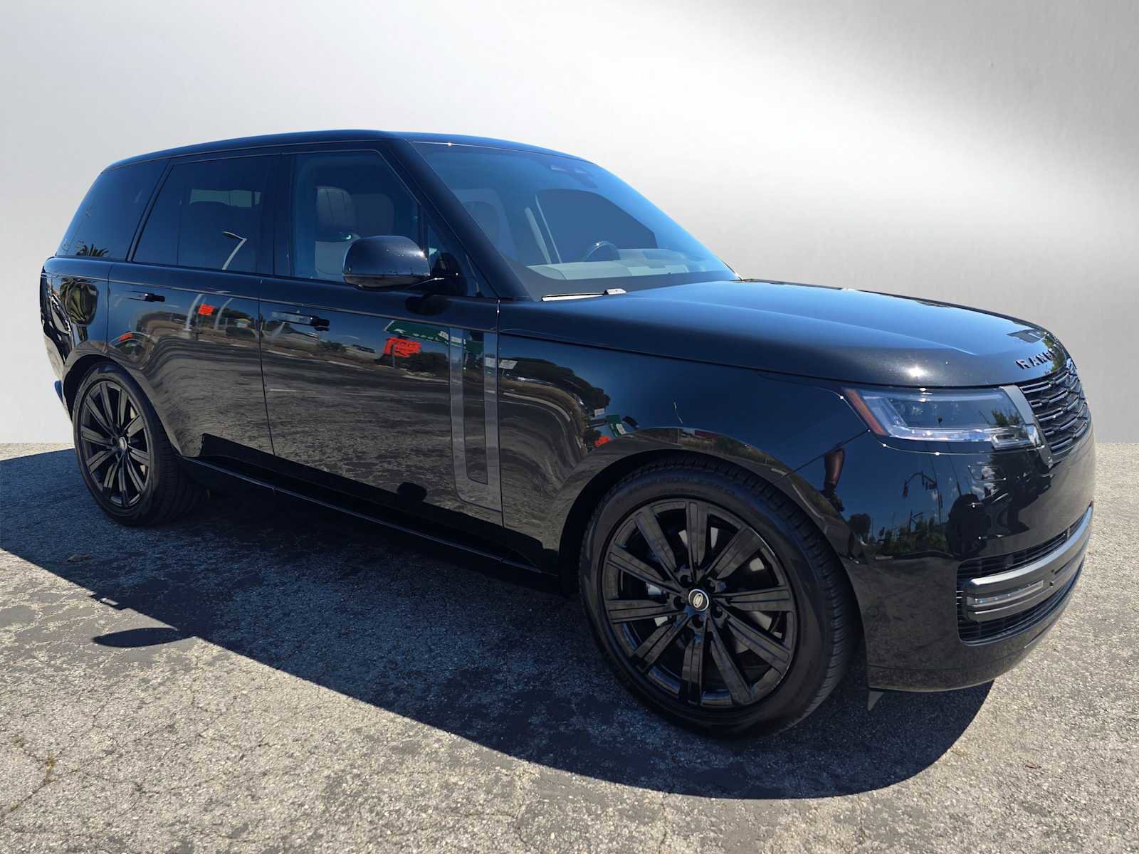 Used 2025 Land Rover Range Rover SE image 7