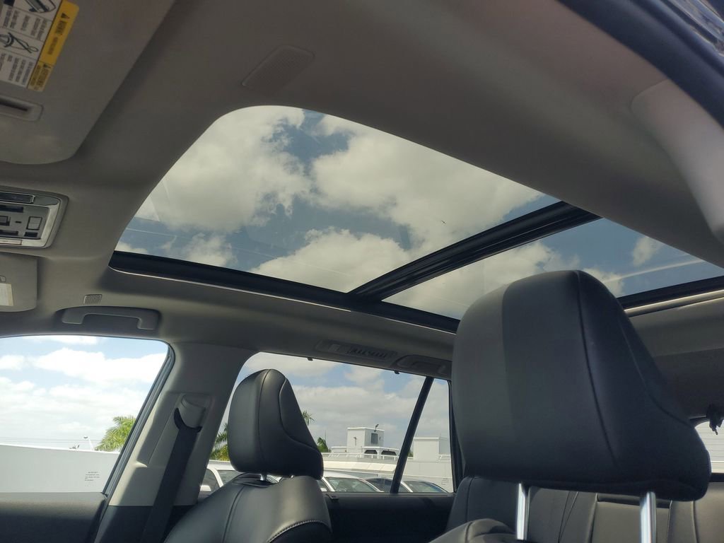 Certified 2024 Toyota Grand Highlander XLE FWD image 19