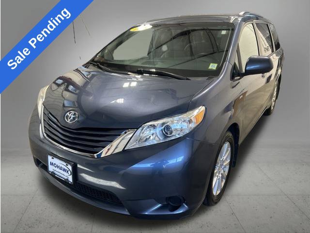 Used 2017 Toyota Sienna LE AWD/4WD image 1