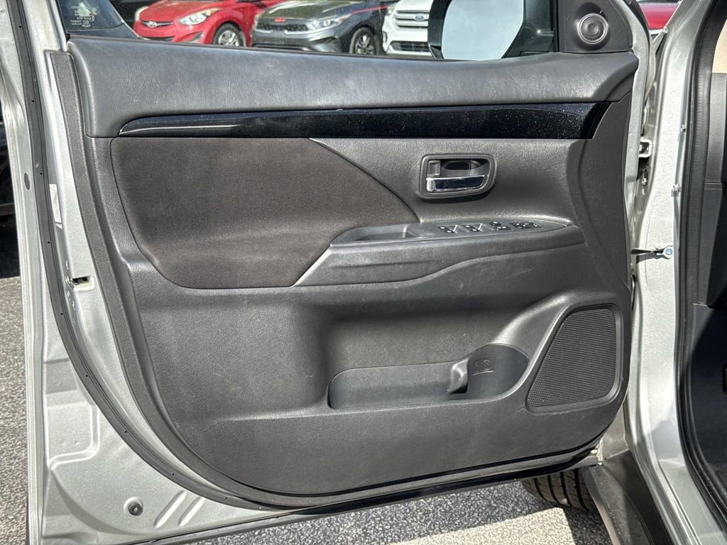 Used 2020 Mitsubishi Outlander ES image 19