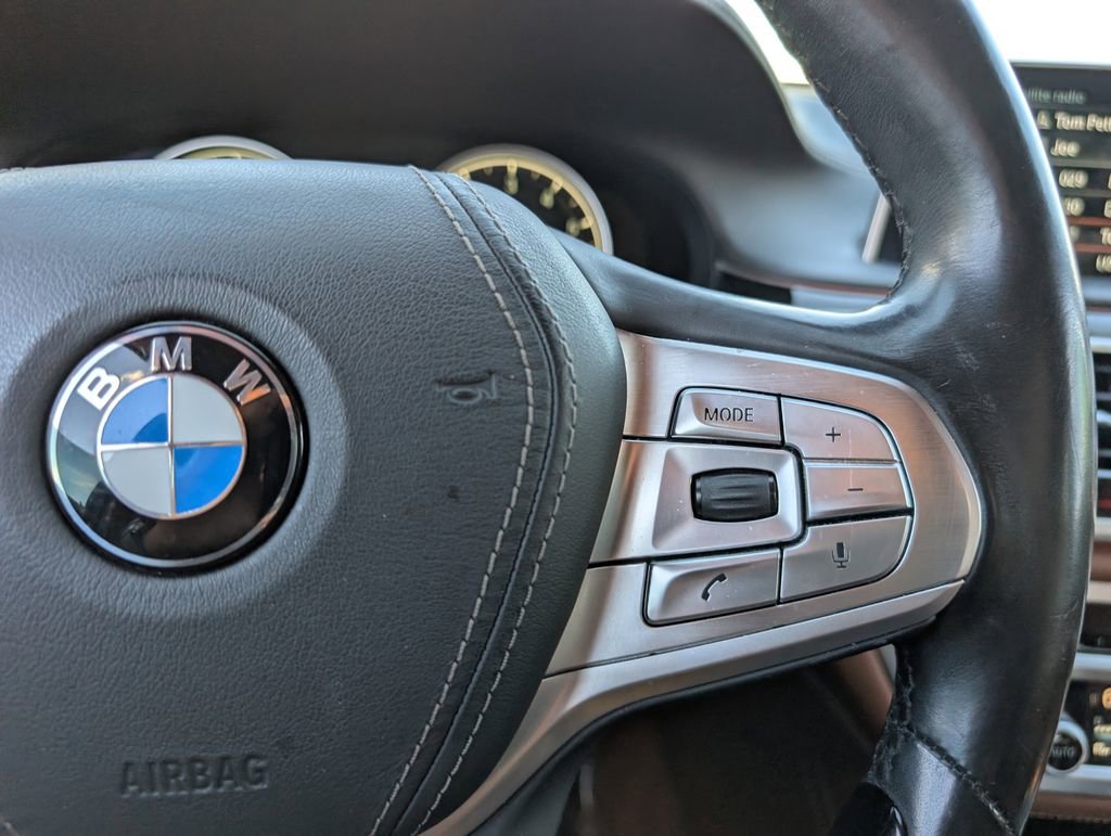 Used 2016 BMW 750i xDrive image 27