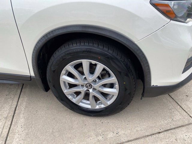 Used 2018 Nissan Rogue SV w/ Premium Package FWD image 24