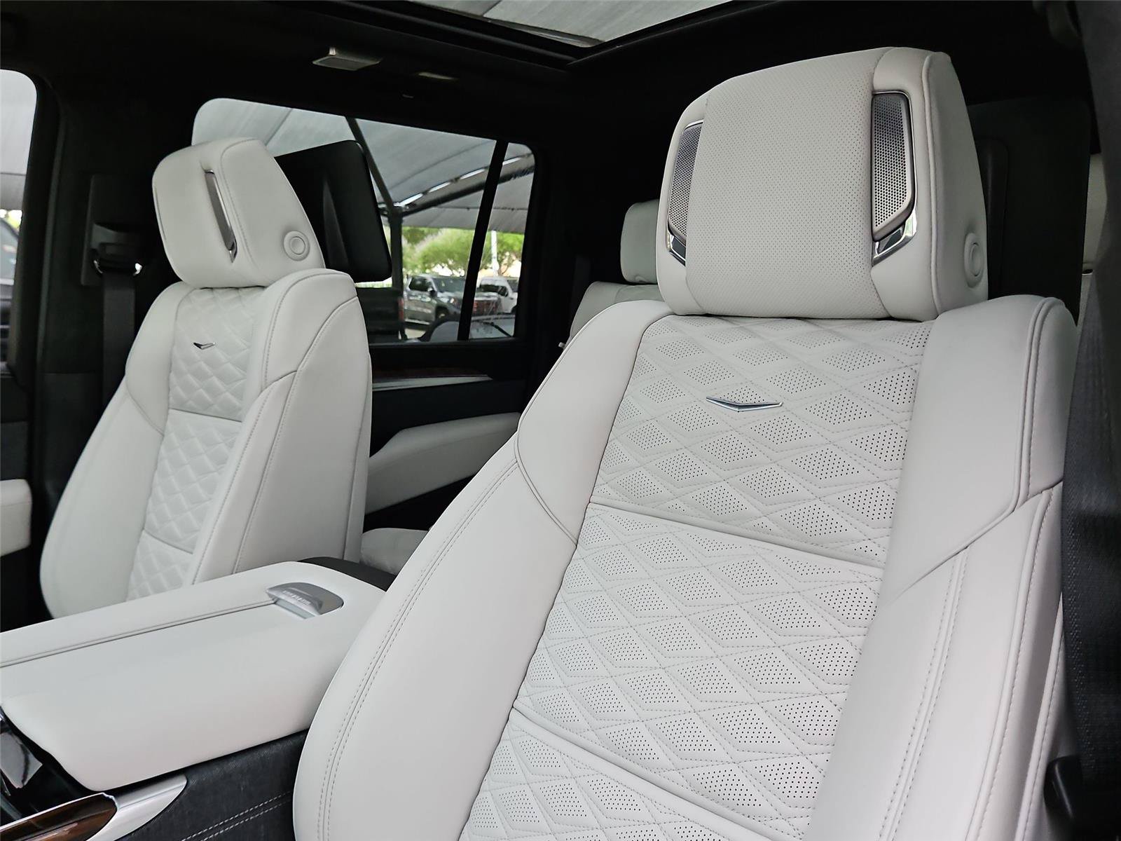 New 2026 Cadillac Escalade ESV Platinum Sport w/ LPO, ONYX Package AWD/4WD image 12