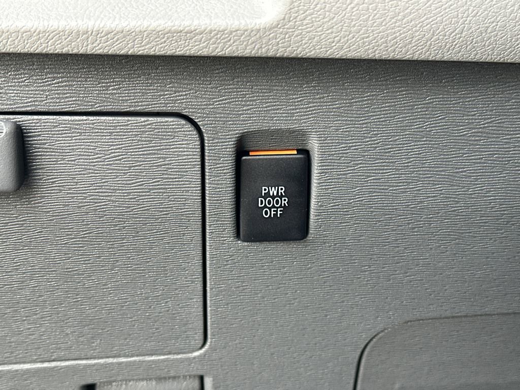 Used 2017 Toyota Sienna XLE w/ XLE Navigation Package FWD image 21