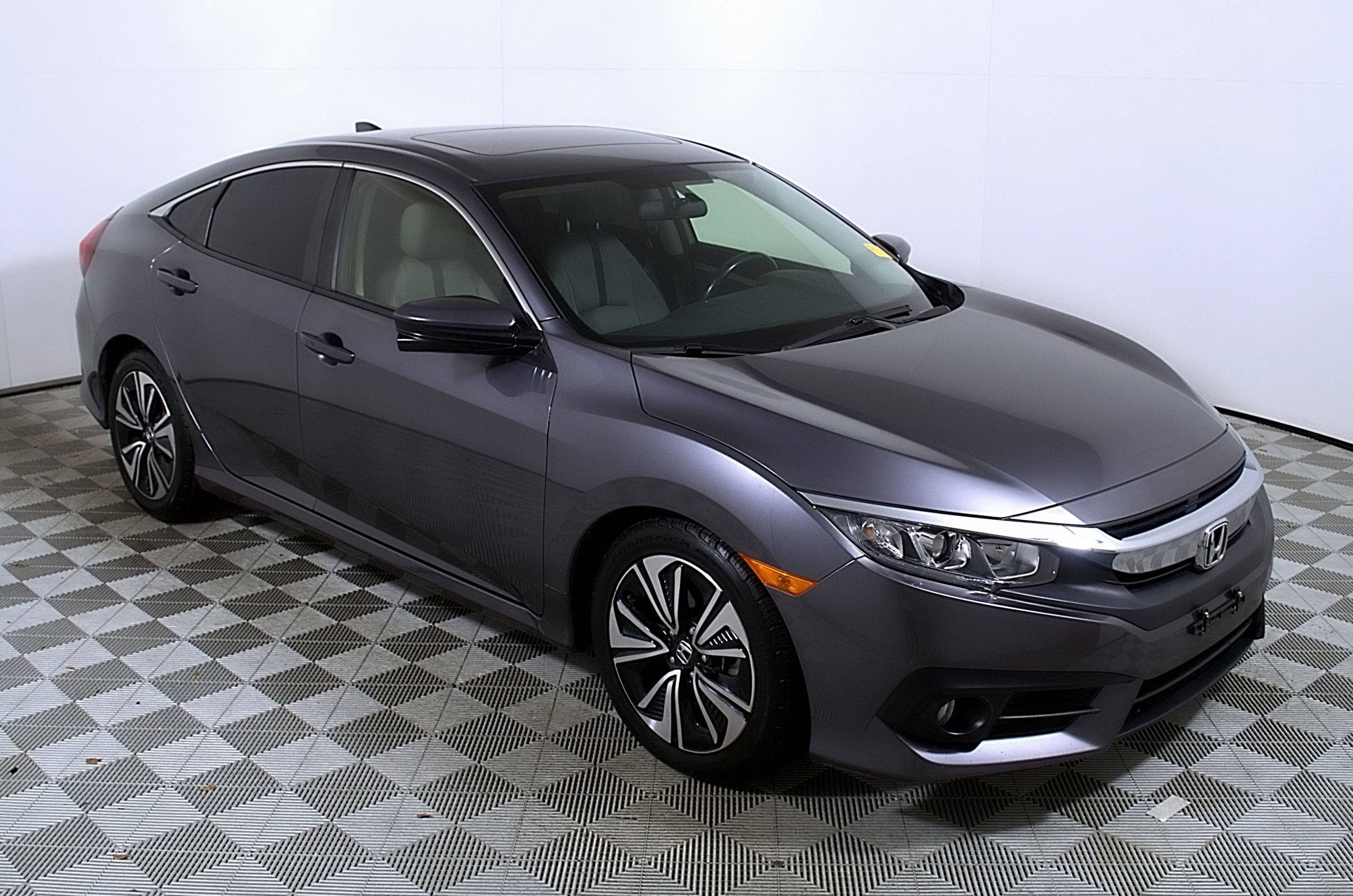 Used 2018 Honda Civic EX-T image 6