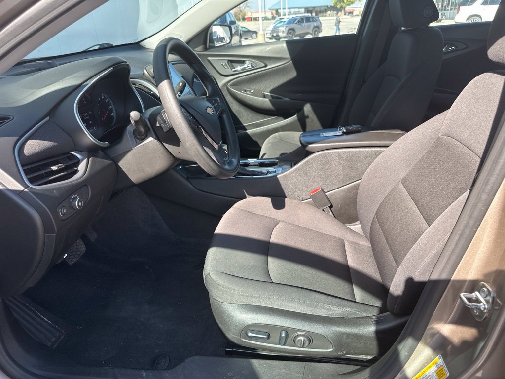 Used 2024 Chevrolet Malibu LT FWD image 14