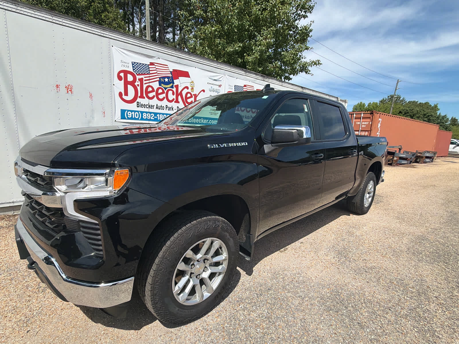 Used 2024 Chevrolet Silverado 1500 LT AWD/4WD image 6