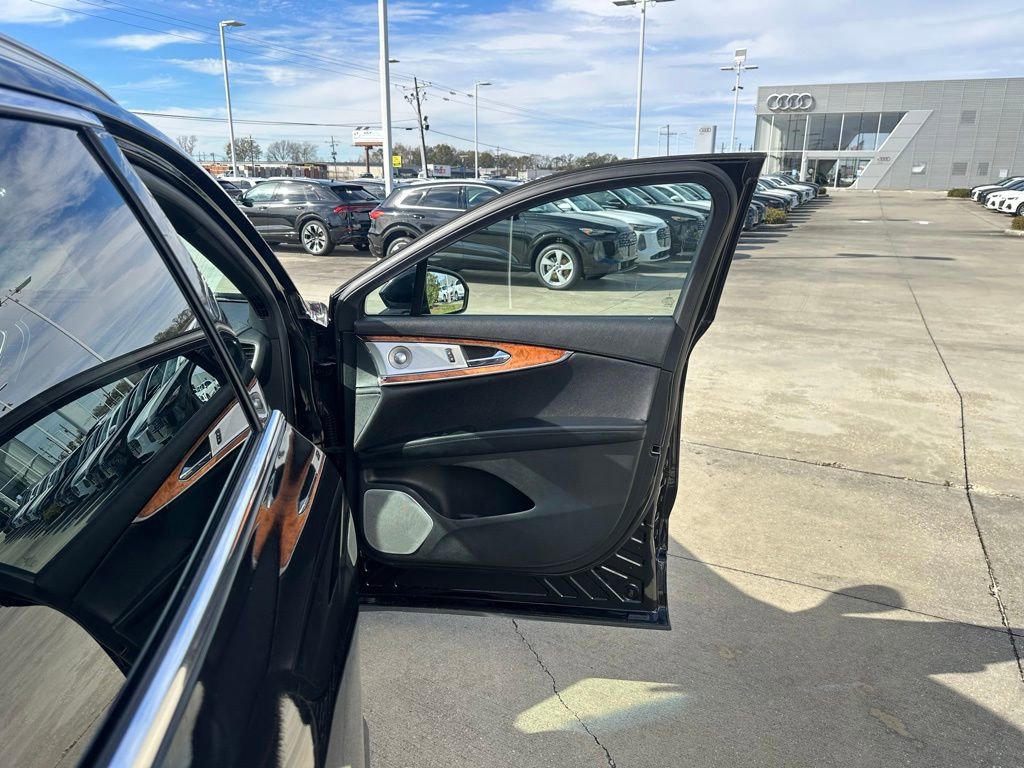 Used 2020 Lincoln Nautilus Reserve w/ Equipment Group 202A image 29