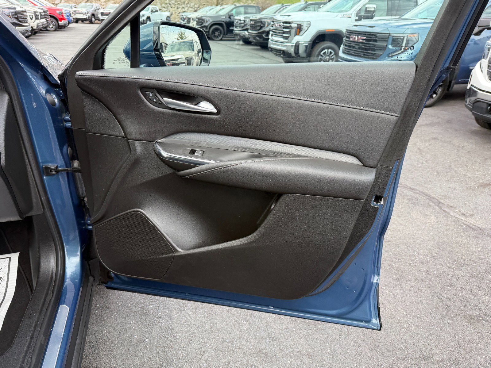 Used 2024 Cadillac XT4 Premium Luxury image 22
