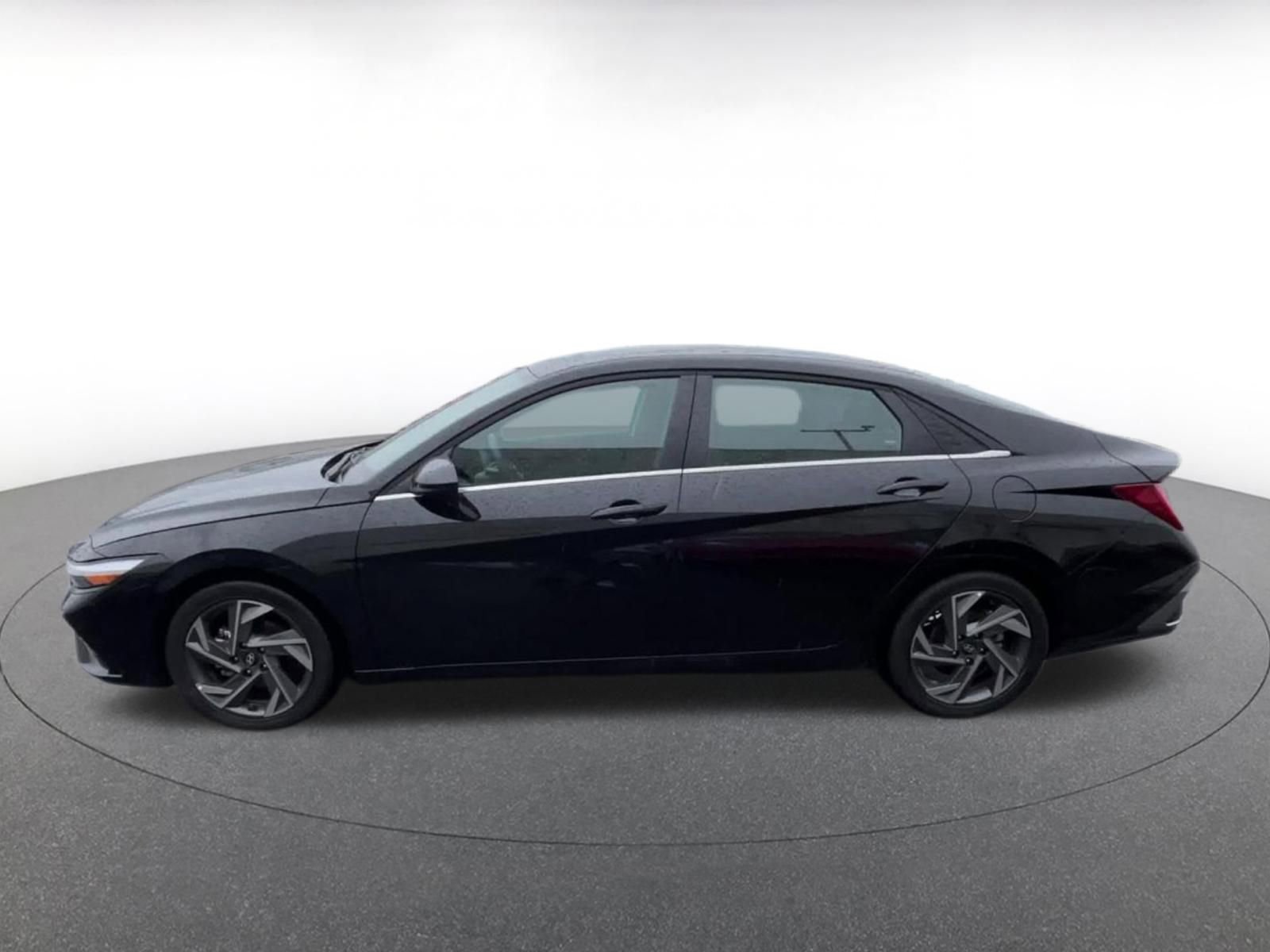 Used 2025 Hyundai Elantra SEL image 8