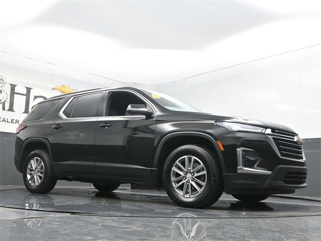 Used 2023 Chevrolet Traverse LT image 2