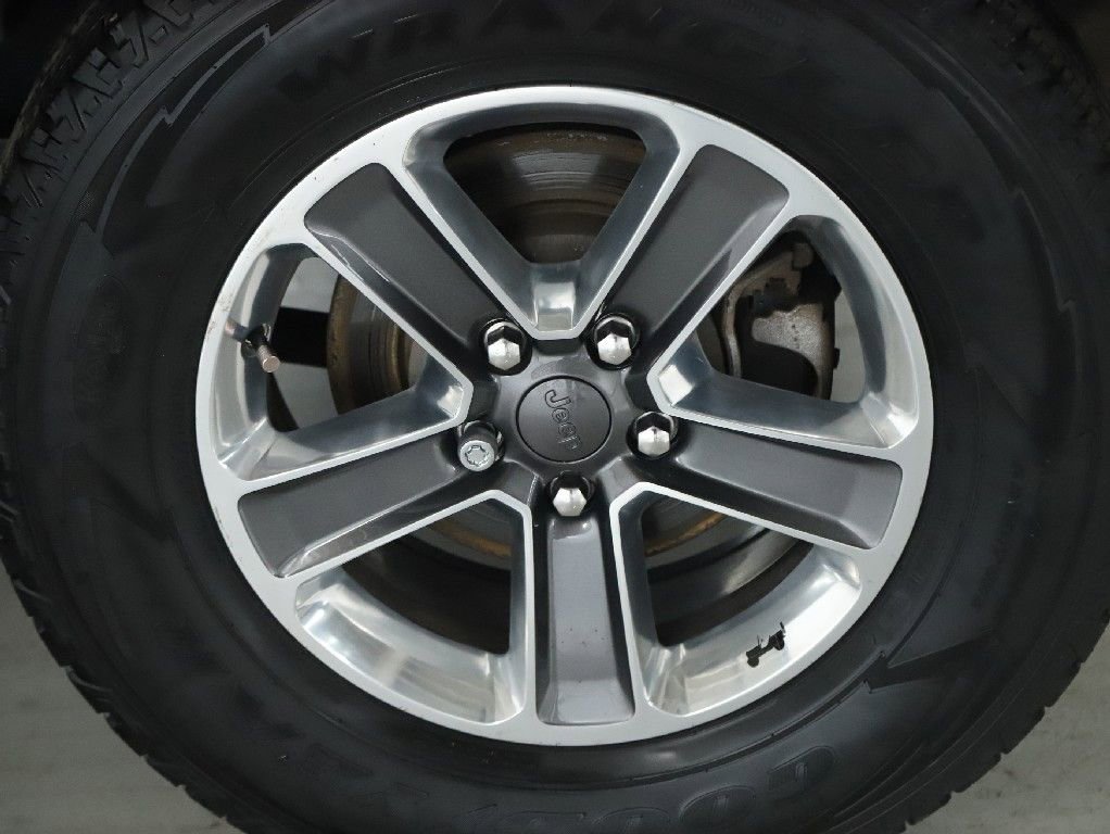 Used 2022 Jeep Wrangler Unlimited Sahara image 38