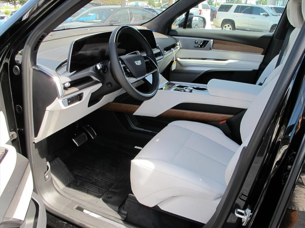 New 2027 Cadillac Vistiq Luxury w/ LPO, Floor Liner Package AWD/4WD image 12