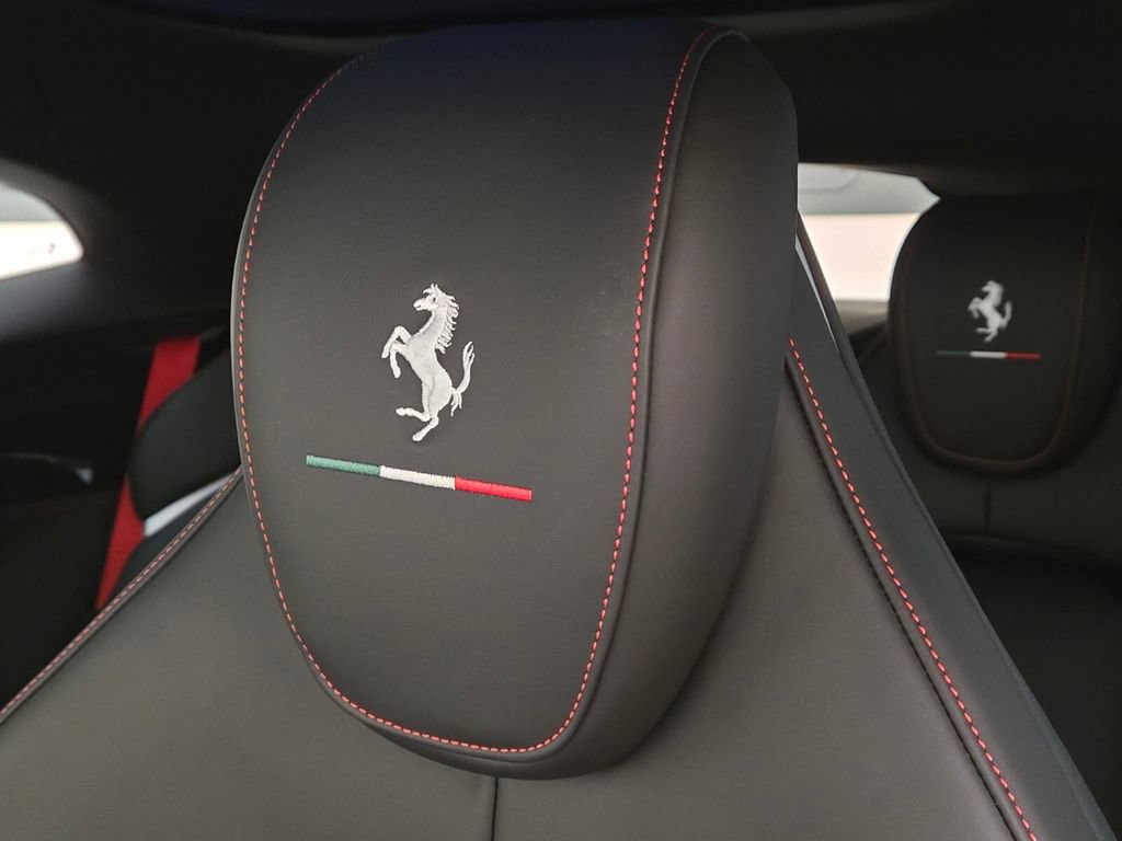 Used 2025 Ferrari Purosangue AWD/4WD image 32