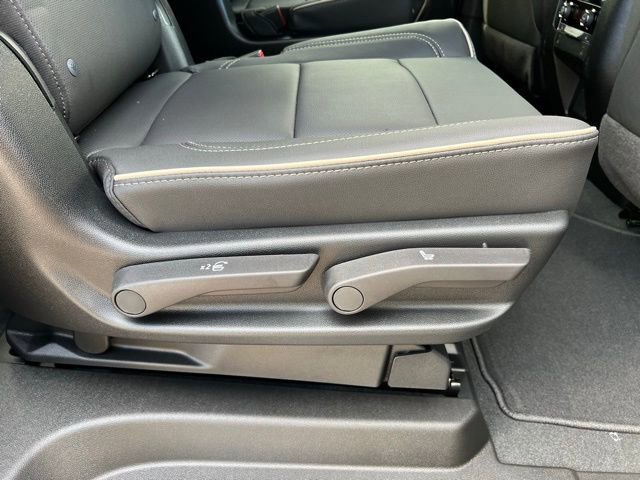New 2025 Chevrolet Suburban Premier AWD/4WD image 32
