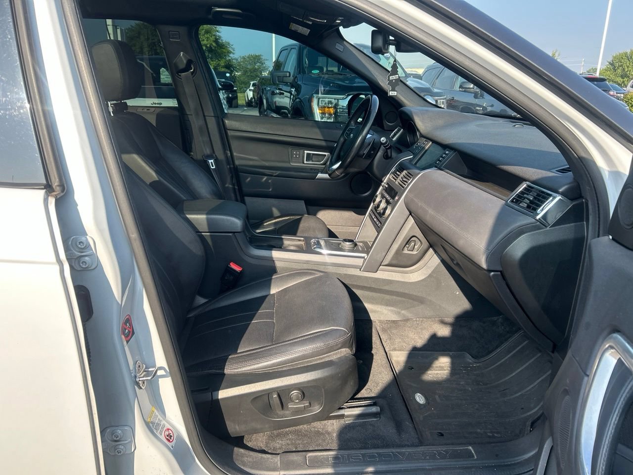 Used 2019 Land Rover Discovery Sport AWD/4WD image 16