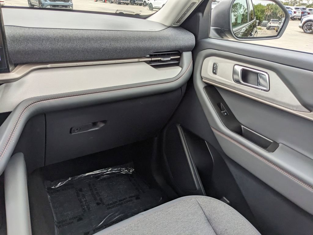 Used 2025 Ford Explorer Active image 18