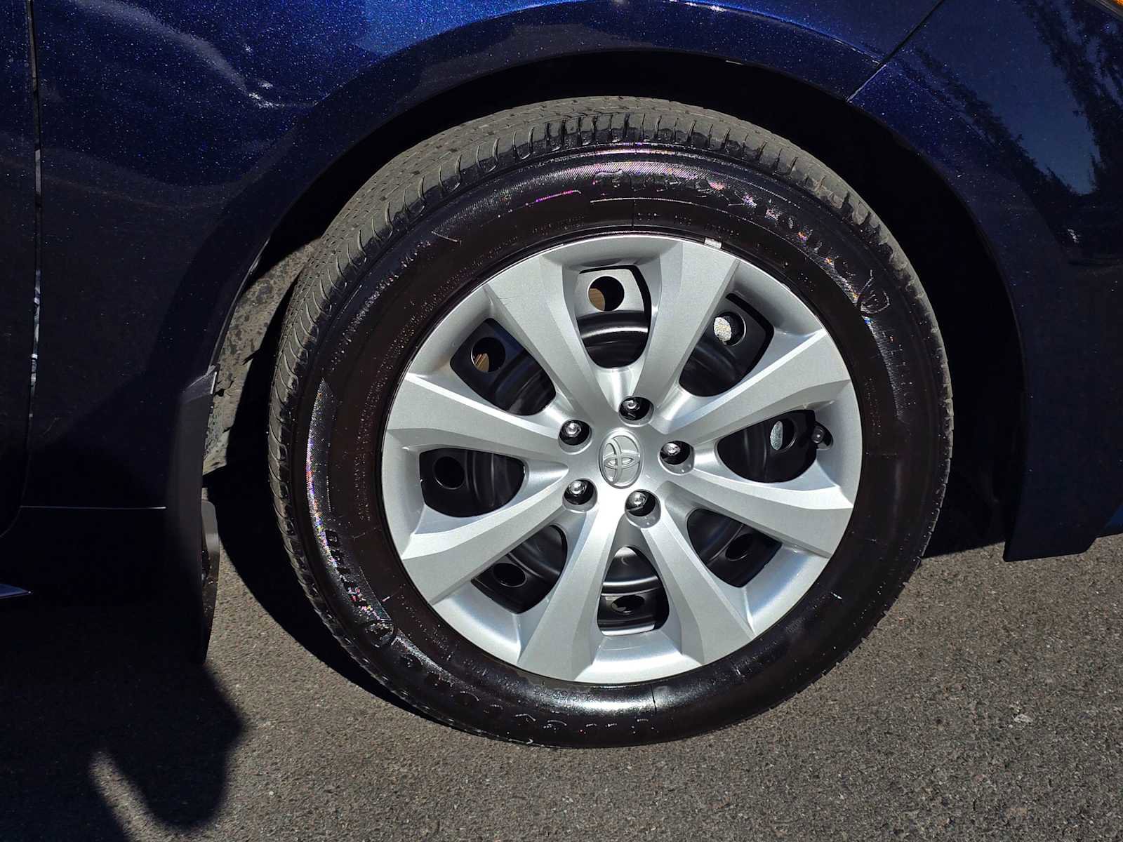 Used 2025 Toyota Corolla LE FWD image 9