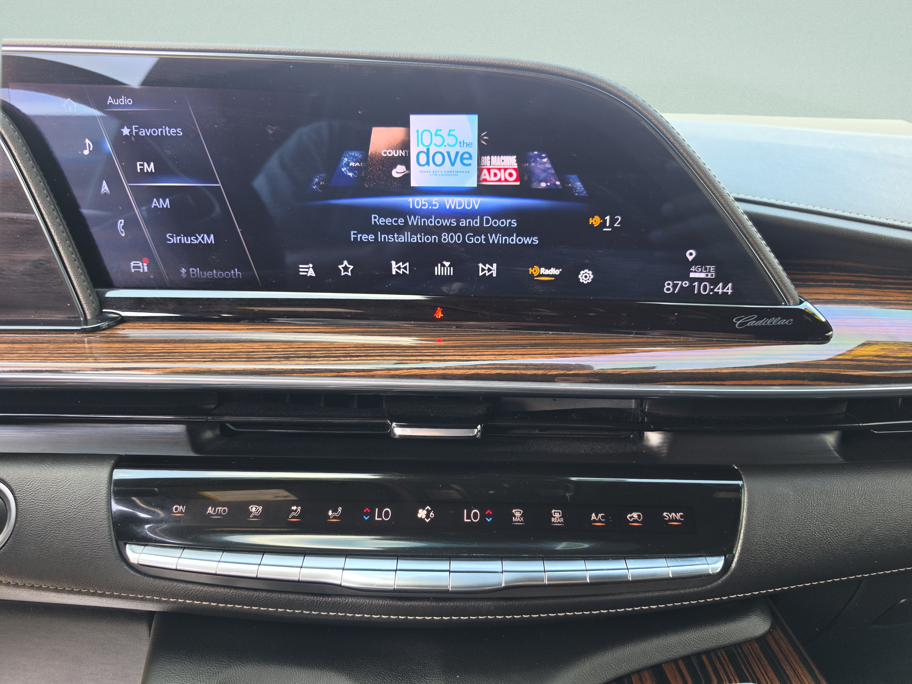 Used 2023 Cadillac Escalade ESV Premium Luxury w/ Performance Package AWD/4WD image 28