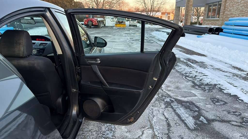Used 2010 MAZDA MAZDA3 i Touring FWD image 27