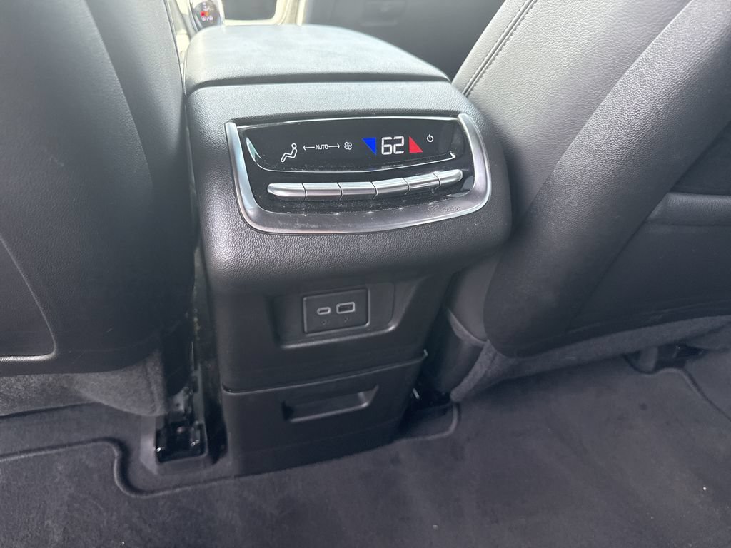 Used 2024 Cadillac XT6 Luxury FWD image 26