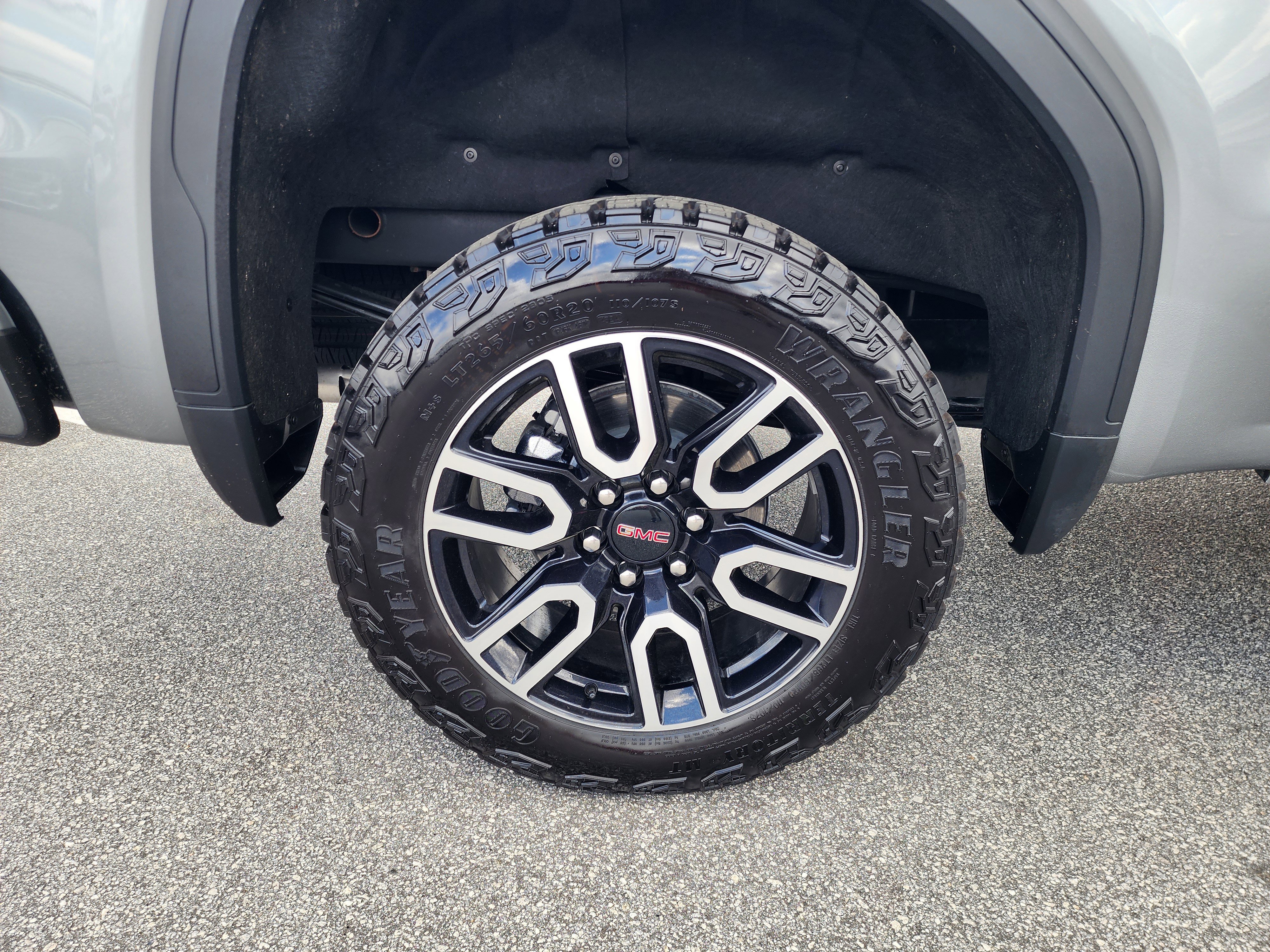 Used 2025 GMC Sierra 1500 AT4 w/ AT4 Premium Package image 11