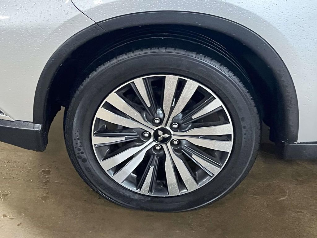 Used 2020 Mitsubishi Outlander LE image 25