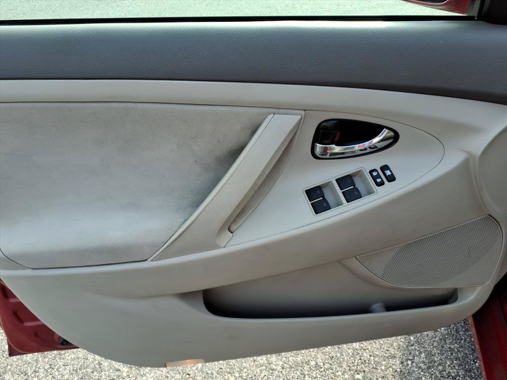 Used 2010 Toyota Camry LE FWD image 24