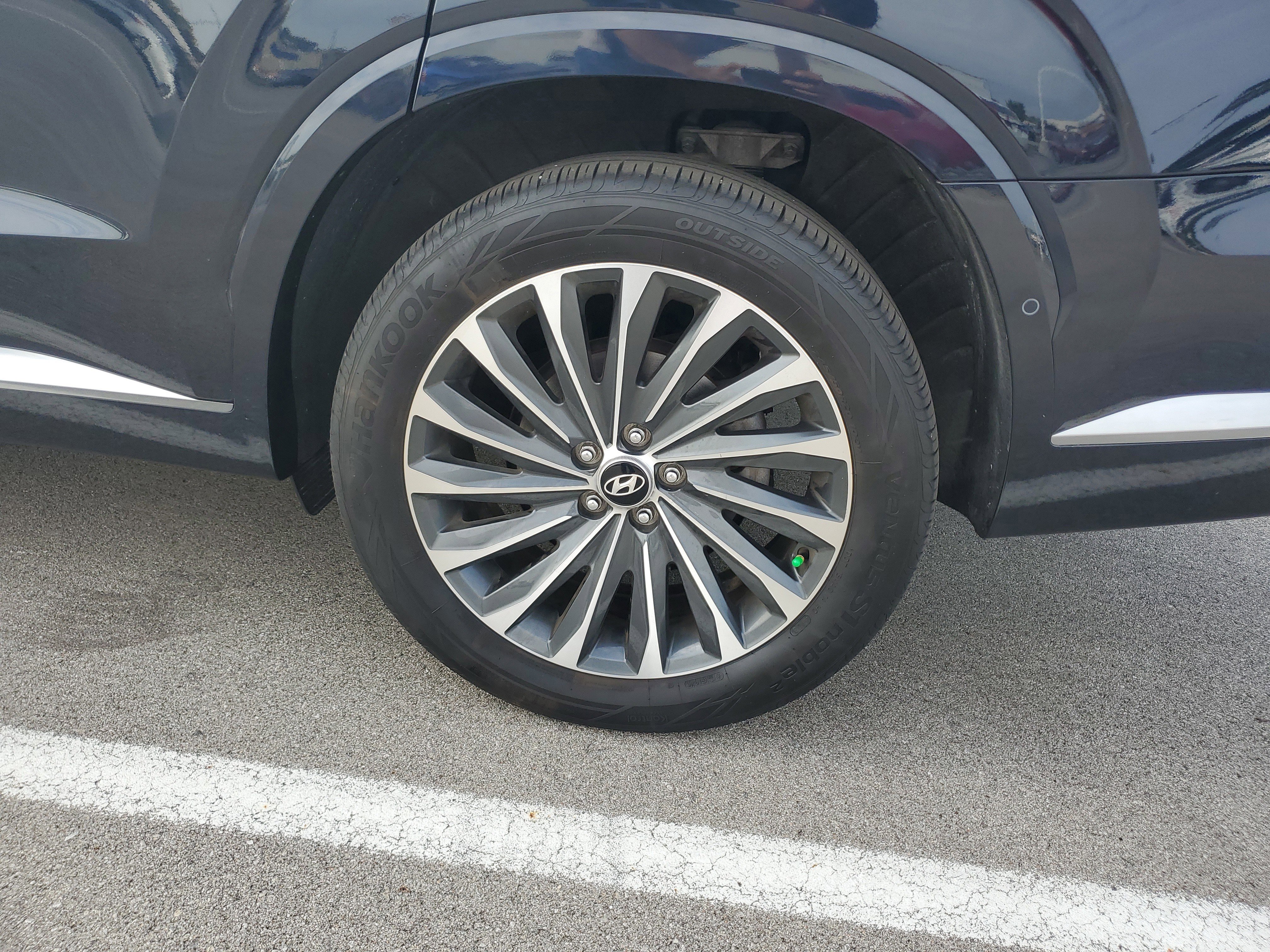 Used 2024 Hyundai Palisade Calligraphy image 10