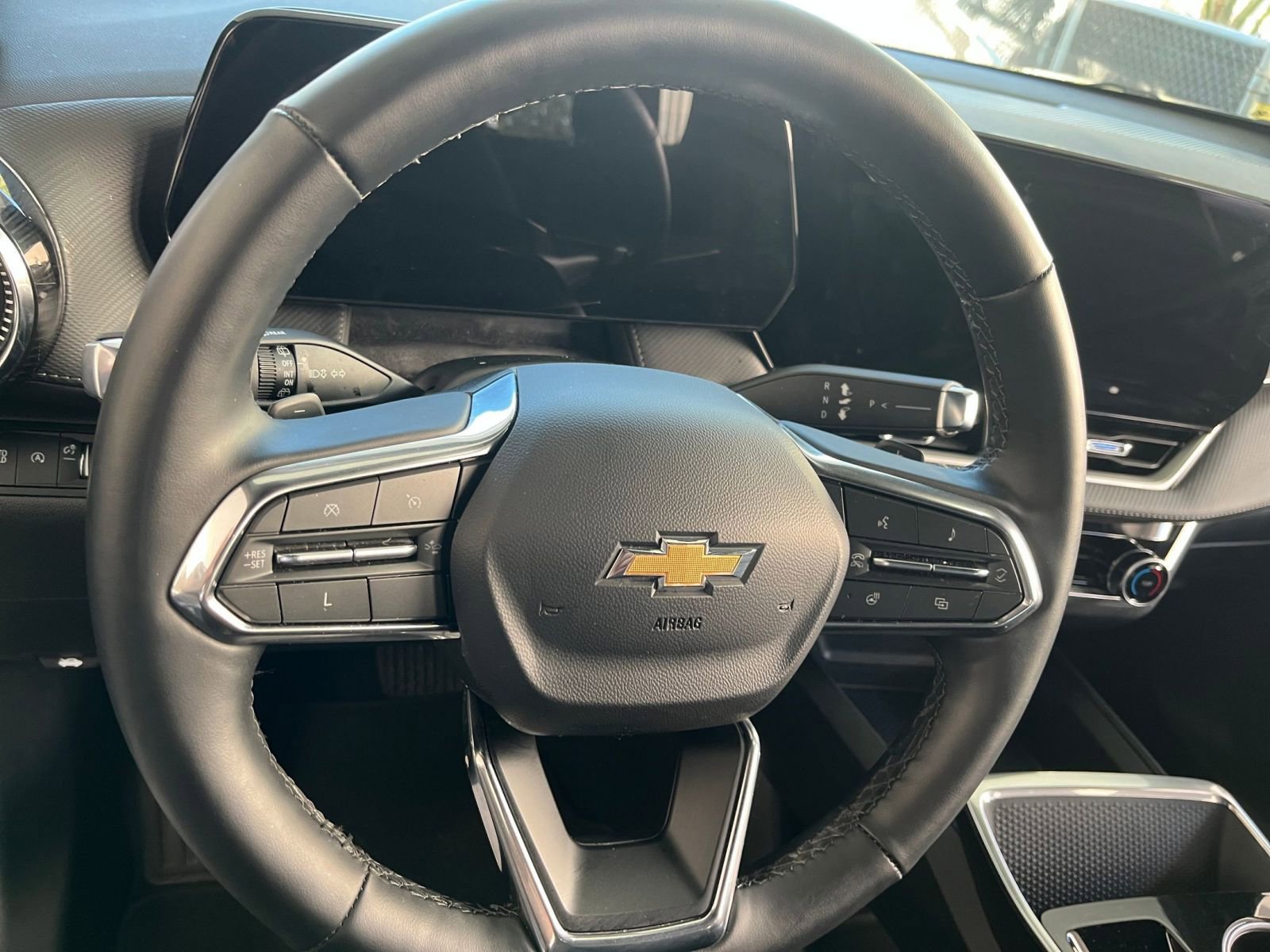 Used 2025 Chevrolet Equinox LT image 29