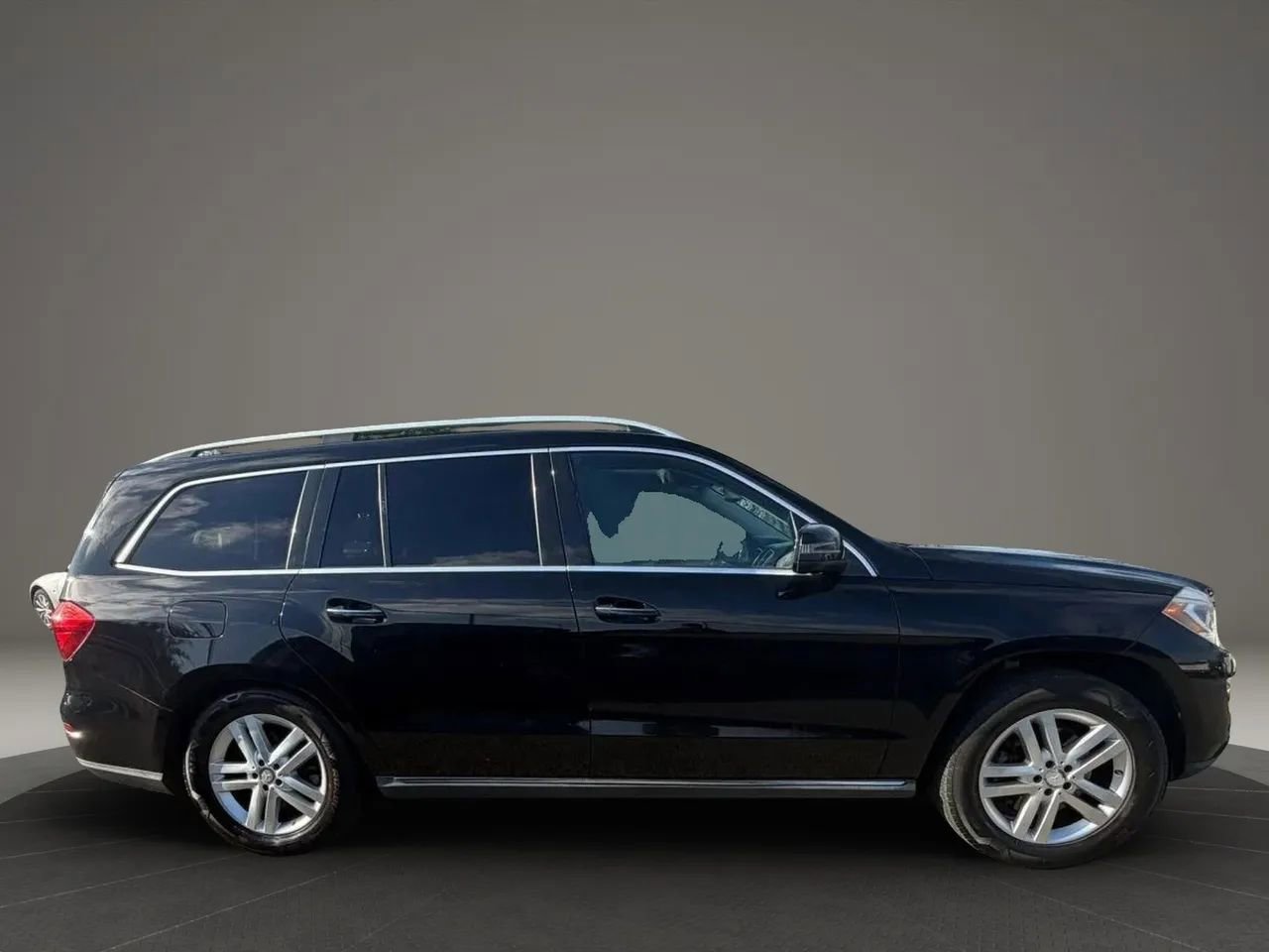 Used 2016 Mercedes-Benz GL 450 4MATIC image 4