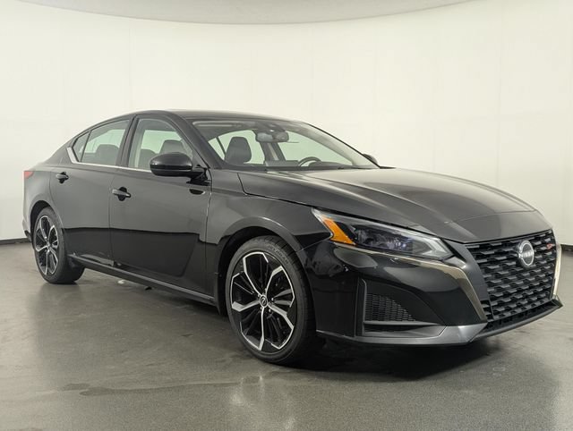 Used 2023 Nissan Altima 2.5 SR AWD/4WD image 2