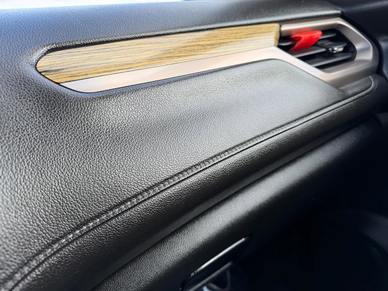 Used 2018 GMC Acadia Denali w/ Technology Package image 29