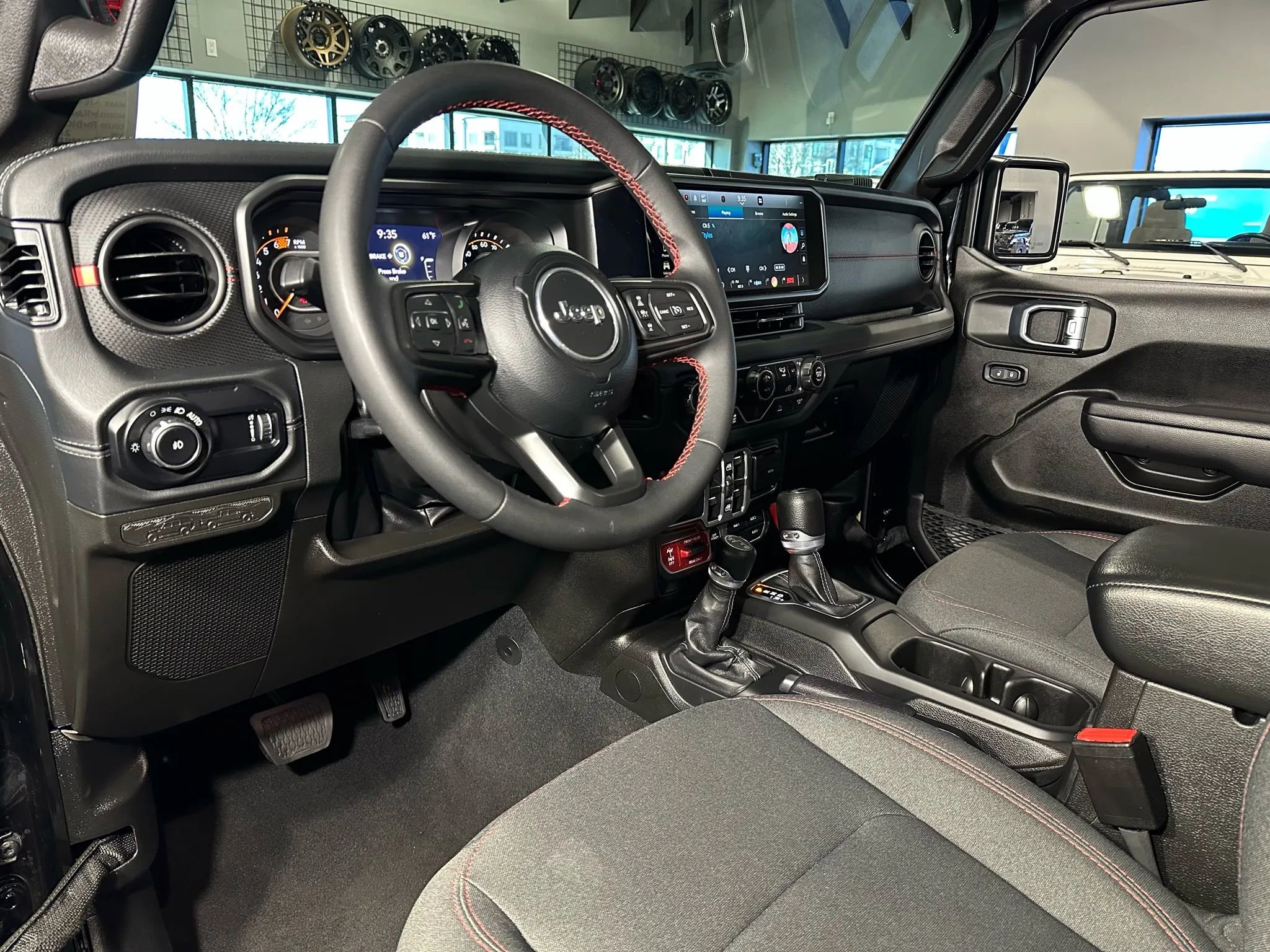 Used 2024 Jeep Wrangler Unlimited Rubicon image 15