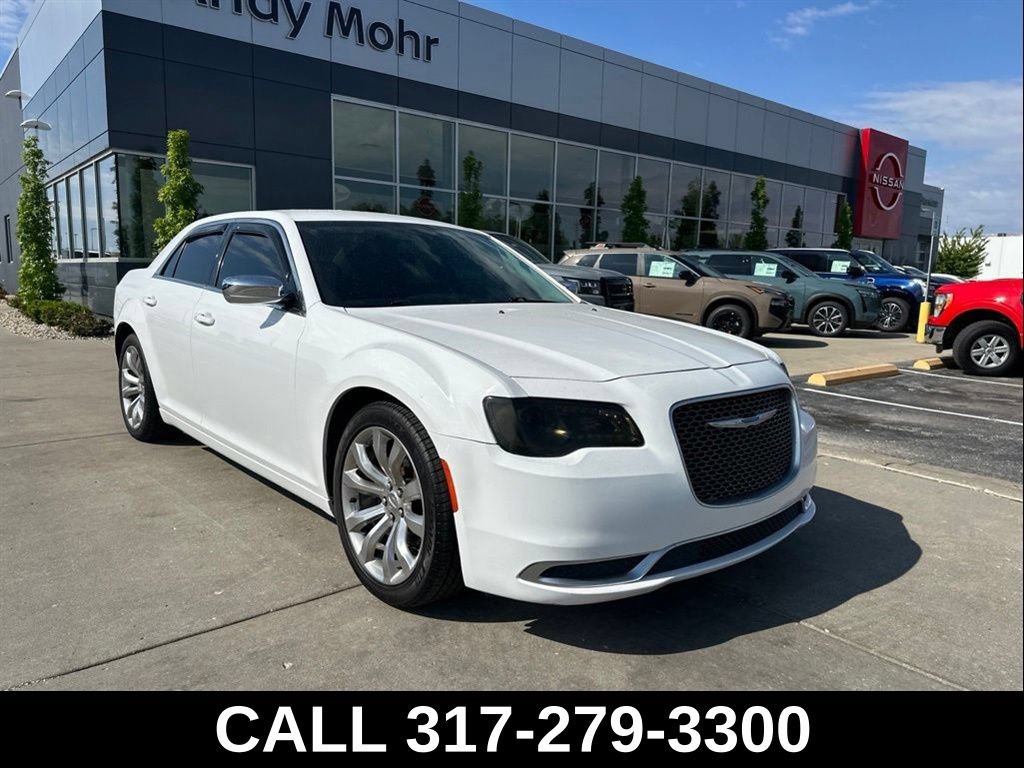 Used 2018 Chrysler 300 Touring w/ Chrome Appearance Package RWD video 2