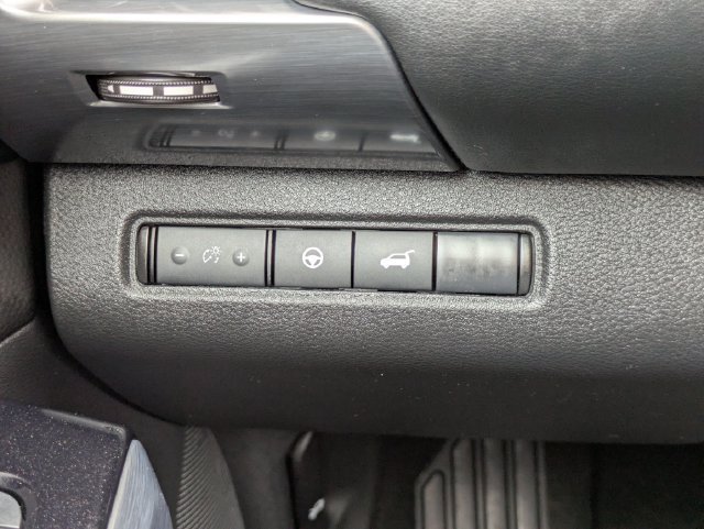 Used 2025 Nissan Pathfinder SL AWD/4WD image 40