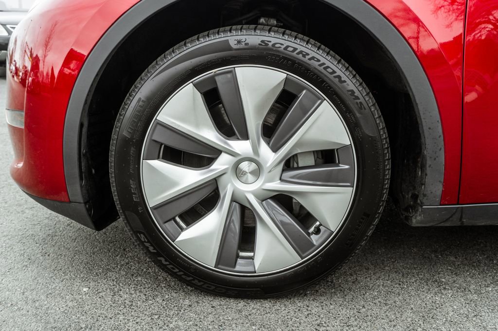 Used 2024 Tesla Model Y Long Range image 34