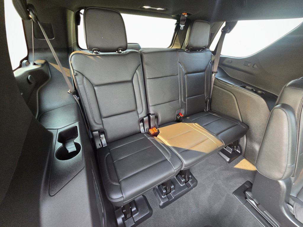 Used 2024 GMC Yukon Denali w/ Advanced Technology Package AWD/4WD image 25