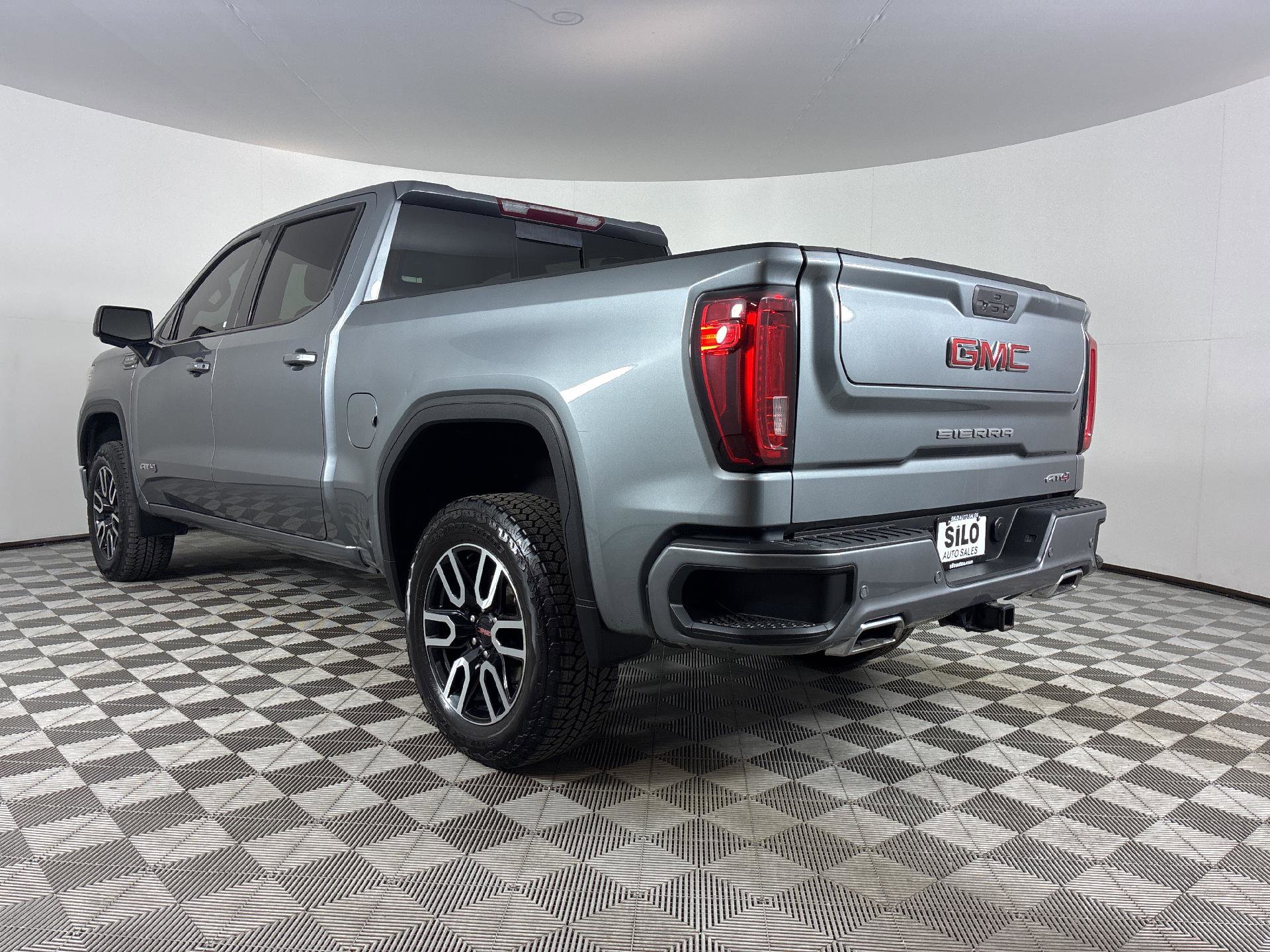 Used 2020 GMC Sierra 1500 AT4 w/ AT4 Premium Package image 3