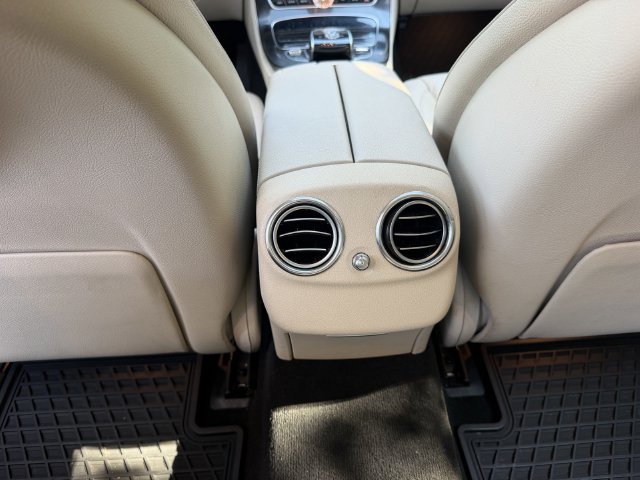 Used 2018 Mercedes-Benz E 300 4MATIC image 30