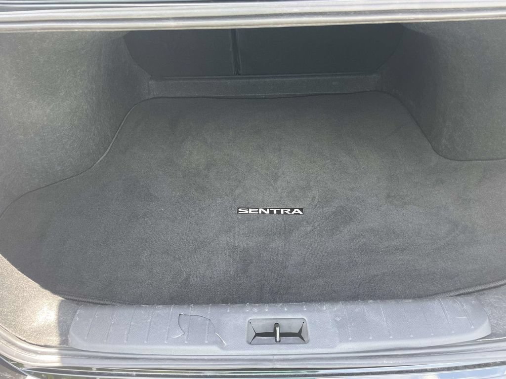 Used 2025 Nissan Sentra SR FWD image 7