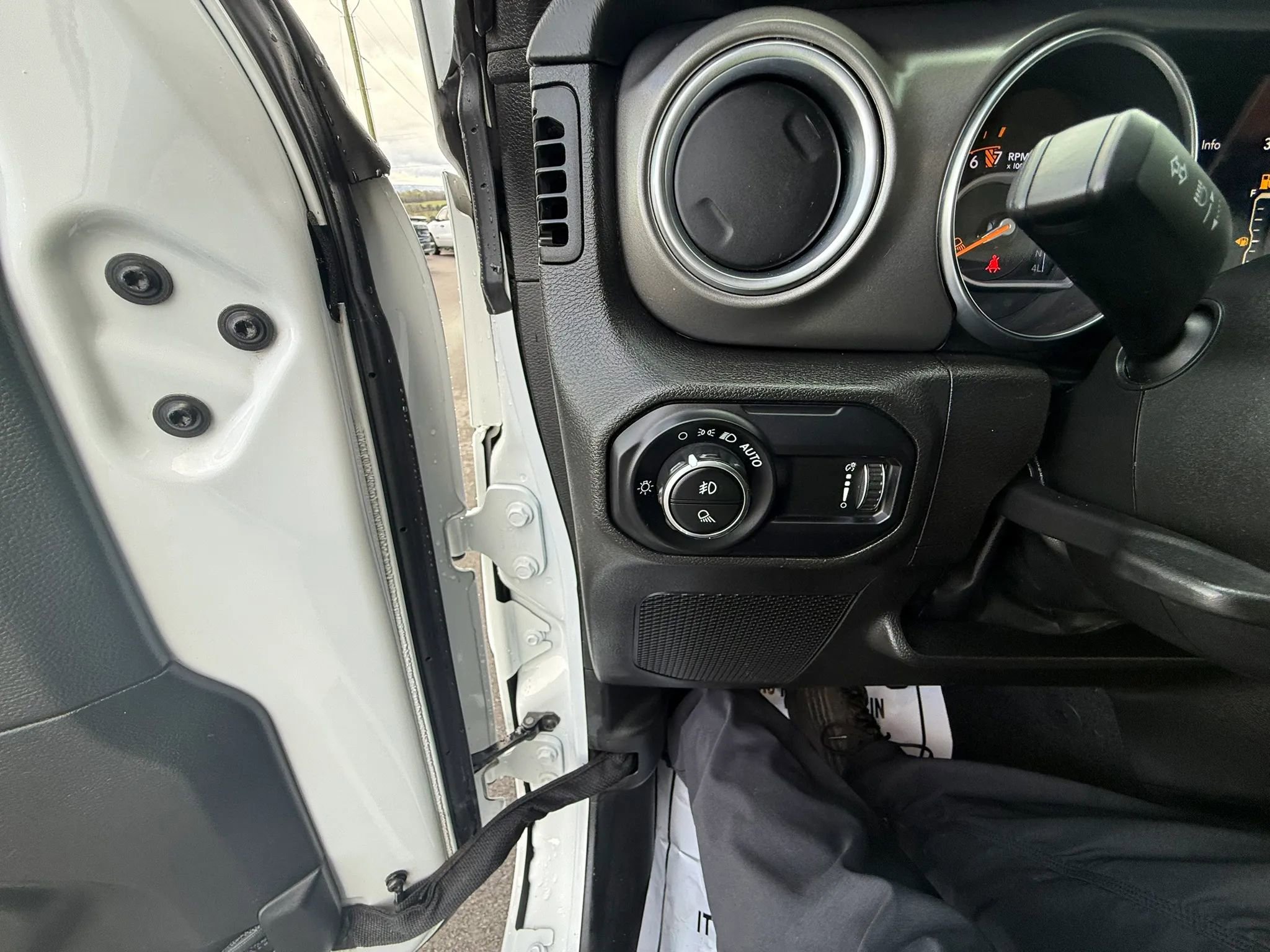 Used 2023 Jeep Gladiator Rubicon w/ LED Lighting Group AWD/4WD image 6